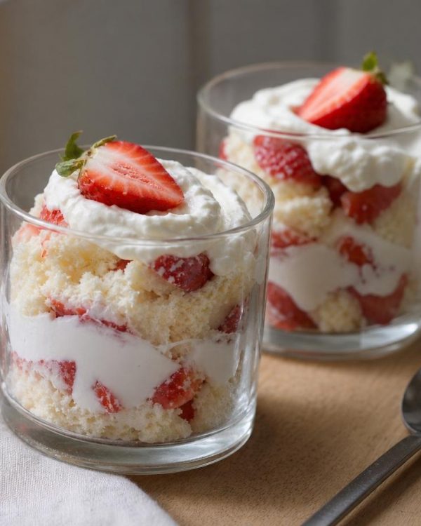 Strawberry Cake Cups